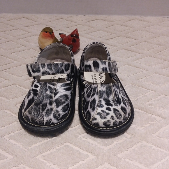 - Cute leopard pattern shoes - Picture 2 of 5